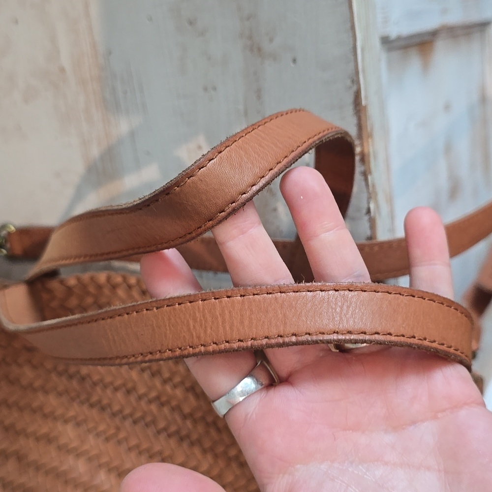 Madewell The Medium Transport Tote: Woven Leather Edition In Burnished Caramel - Picture 9 of 12